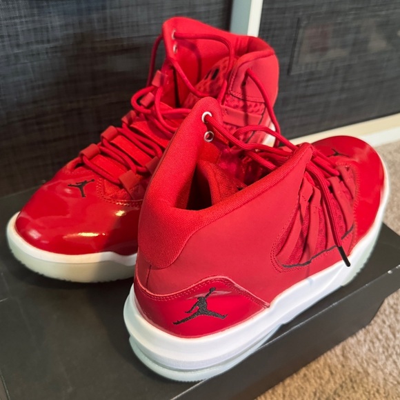 Jordan Max Aura “Gym Red” - Picture 3 of 4
